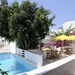 Ξενοδοχείο με διαμερίσματα Sunrise Paros By Mr And Mrs White Νάουσα